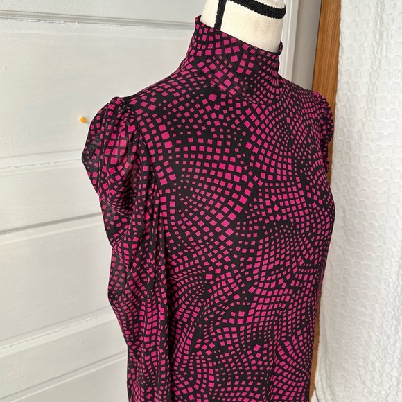 Nine West Women's Blouse Puff Sleeves Geometric Pink Print‎ Feminine Career Y2K - Picture 7 of 16